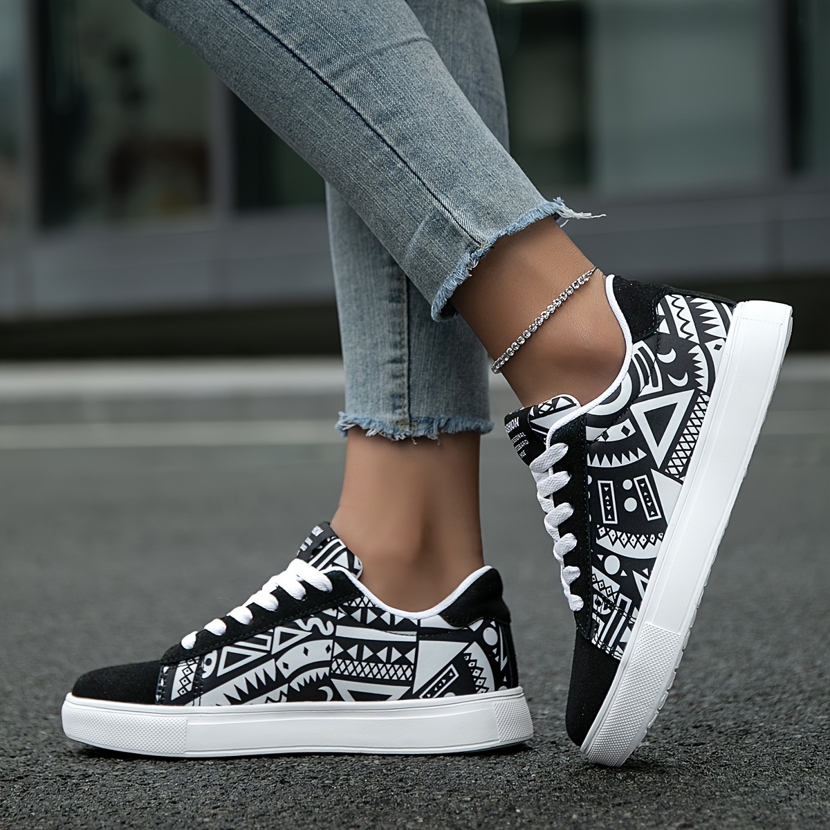 🔥Last Day Promotion 50% OFF - Women's Trendy Comfortable Graffiti Print Orthopedic Sneakers