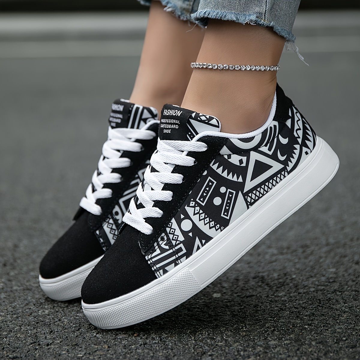 🔥Last Day Promotion 50% OFF - Women's Trendy Comfortable Graffiti Print Orthopedic Sneakers