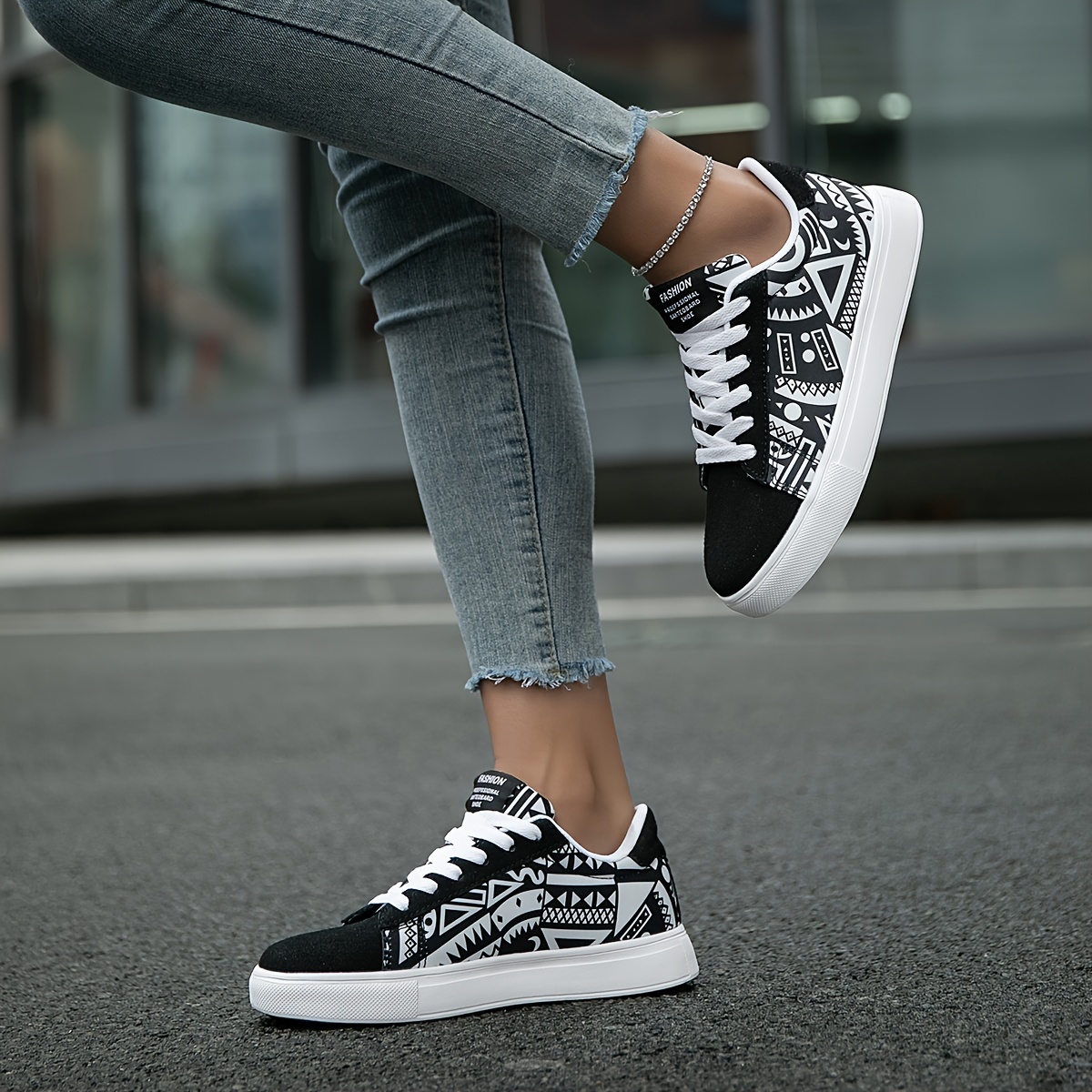 🔥Last Day Promotion 50% OFF - Women's Trendy Comfortable Graffiti Print Orthopedic Sneakers