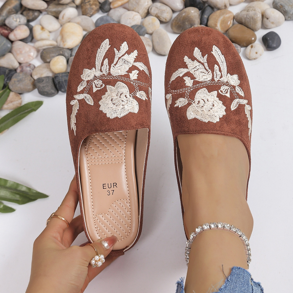 🔥Last Day Promotion 50% OFF - Women's Hand Embroidered Soft Sole Orthopaedic Sandals