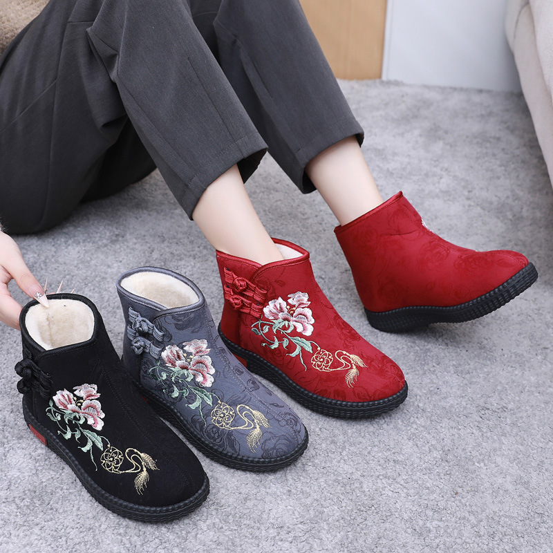 🔥Last Day Promotion 50% OFF - Women's Hand-Embroidered Warm Cotton Boots