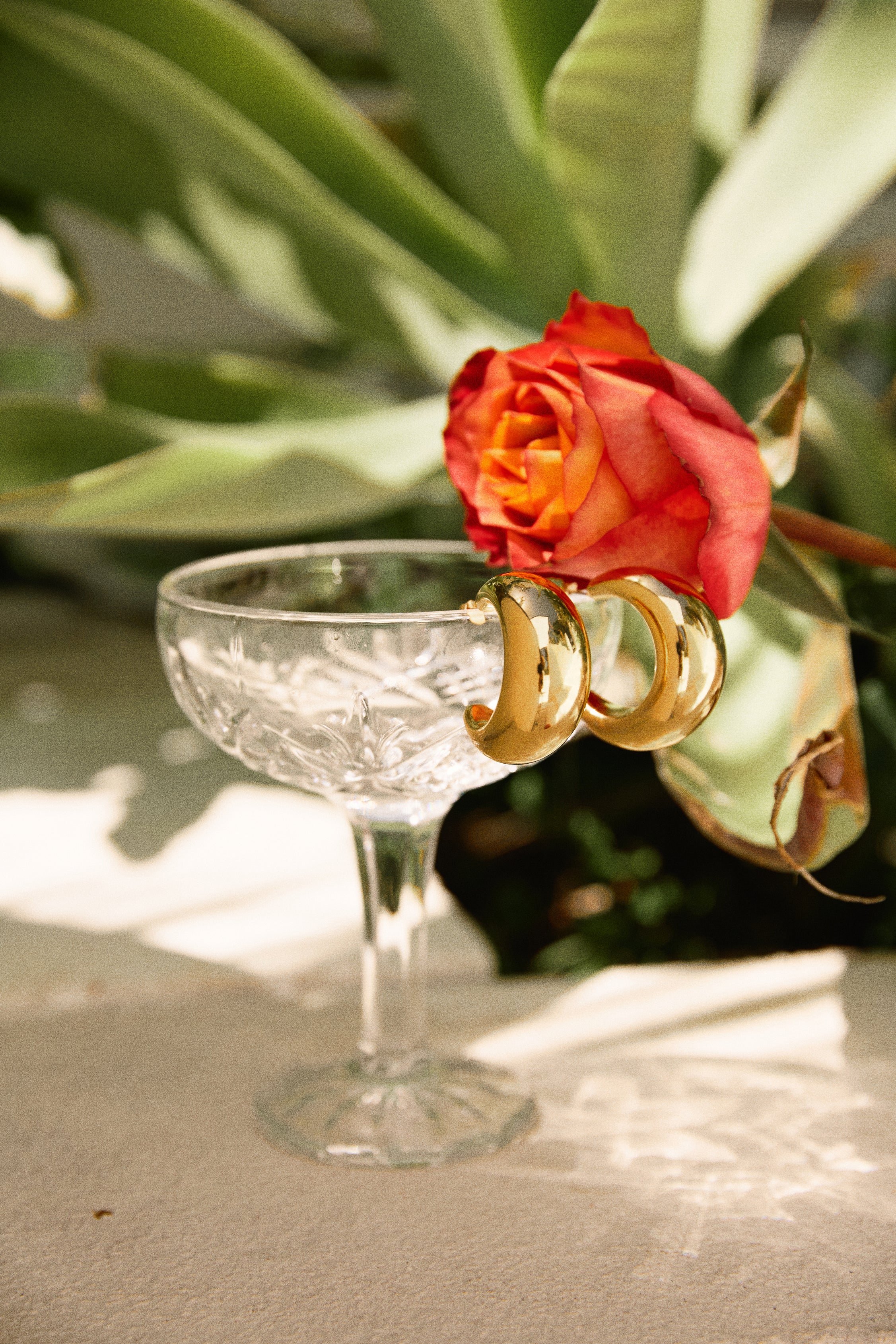 Luna Chunky Hoop Earring - Gold-Laseno.All Rights Reserved.