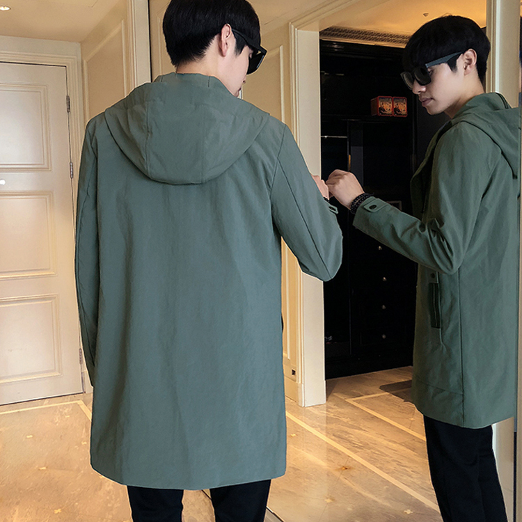 Trendiger, lockerer Windbreaker im neuen Stil