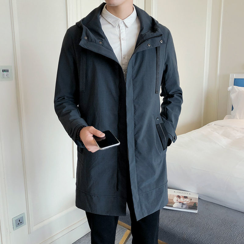 Trendiger, lockerer Windbreaker im neuen Stil