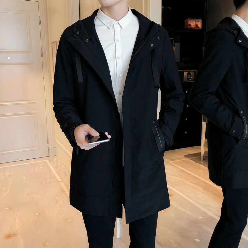 Trendiger, lockerer Windbreaker im neuen Stil