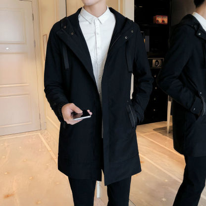 Trendiger, lockerer Windbreaker im neuen Stil