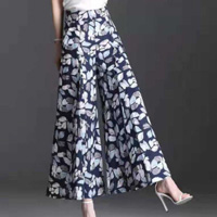 Drapierte Culotte mit hoher Taille und weitem Bein