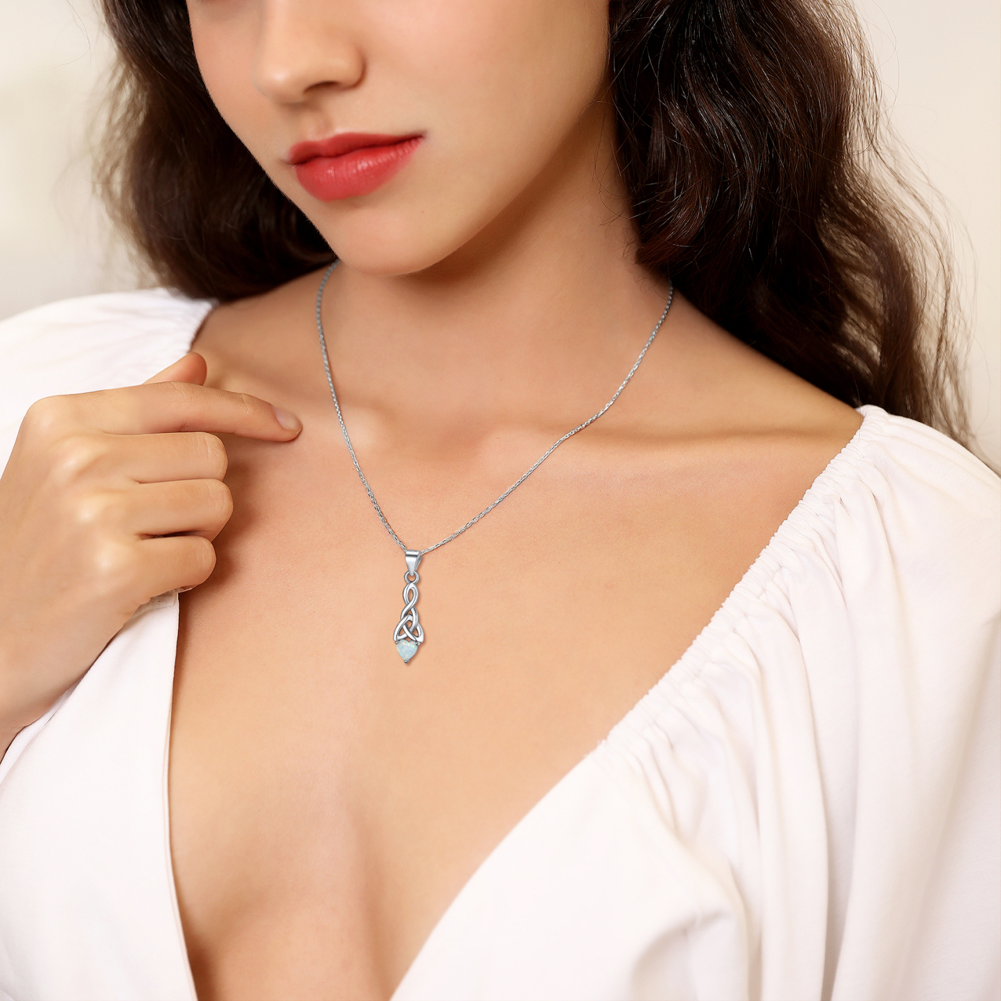 Collier Cœur en Nœud Celtique avec Opale pour femme