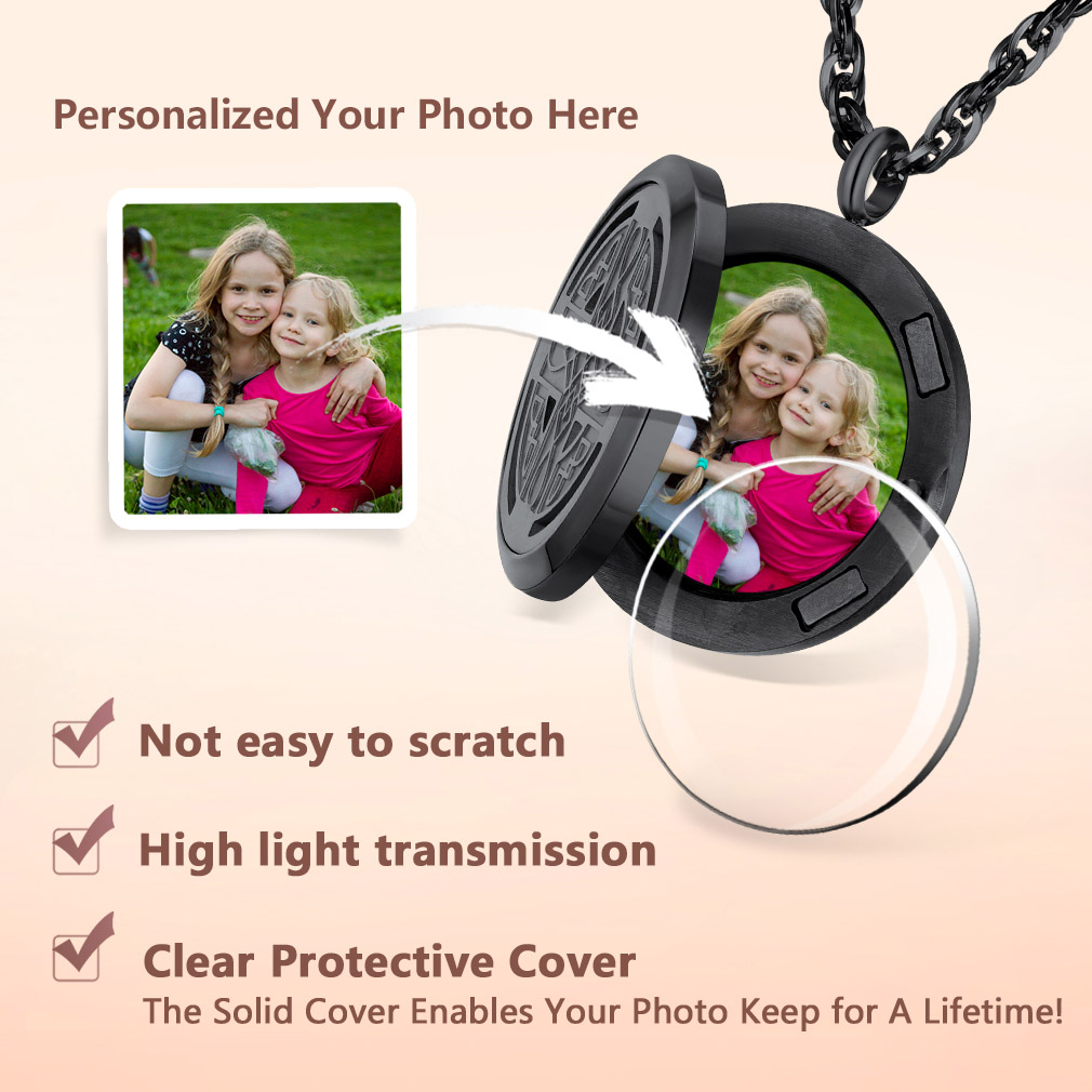 Collier Médaillon Personnalisé avec Photo Gravée Détail