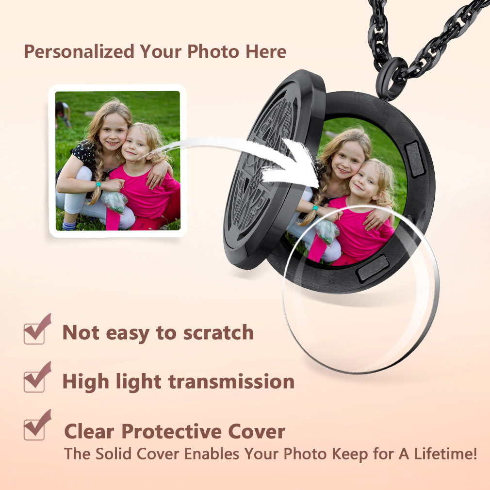 Collier Médaillon Personnalisé avec Photo Gravée Détail