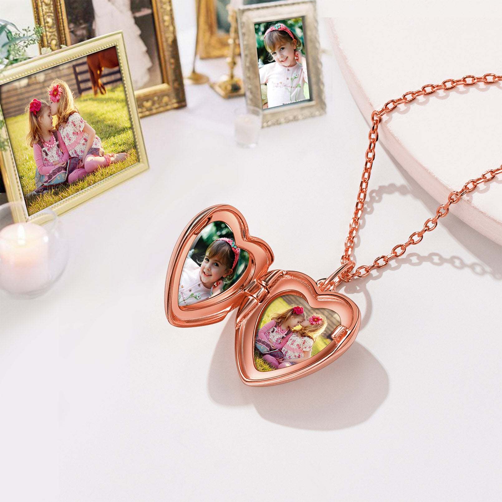 Collier Médaillon Cœur Gravé avec 2 Photos Scène