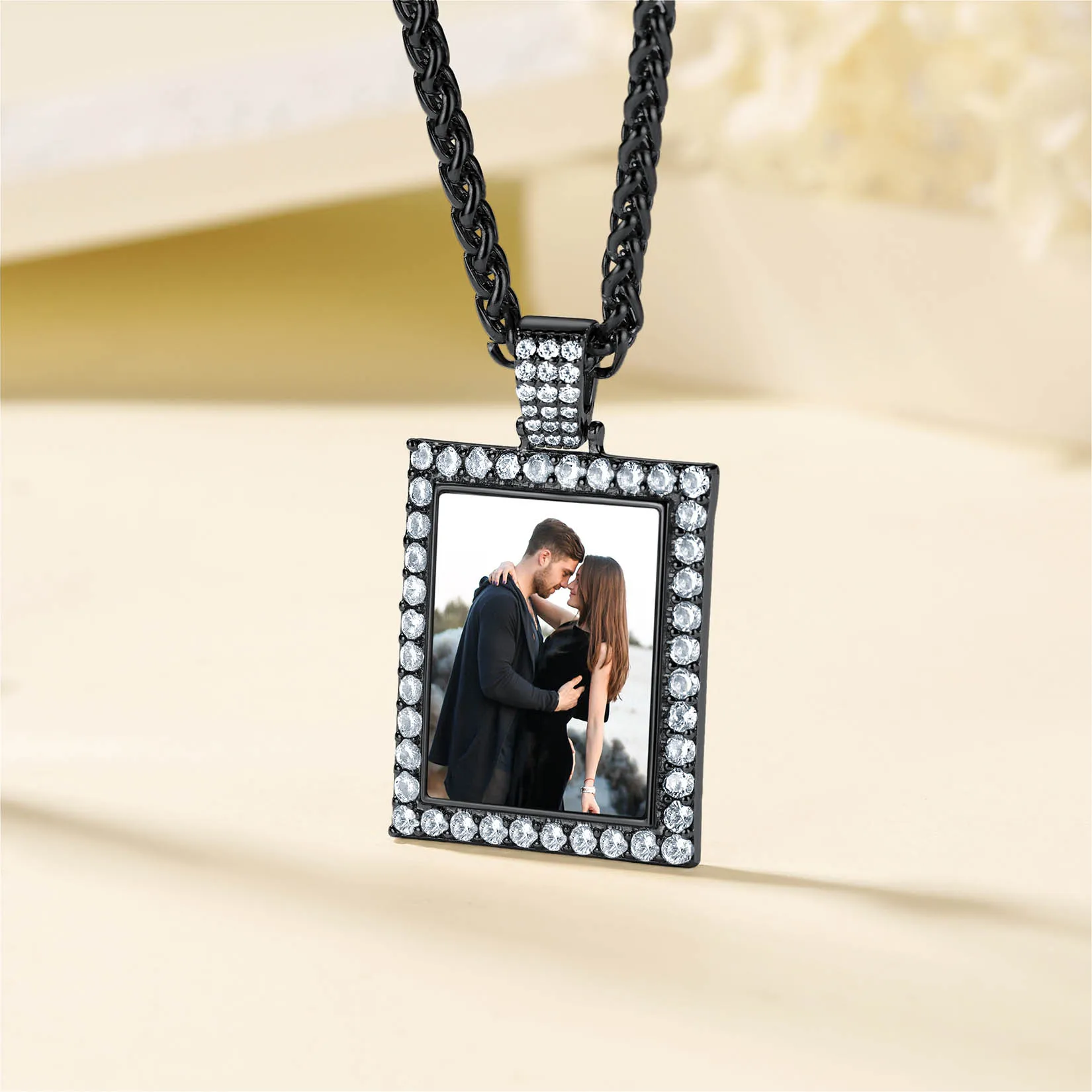 Collier Pendentif Personnalisé avec Photo et Zircon Cubique pour Hommes et Femmes Scène