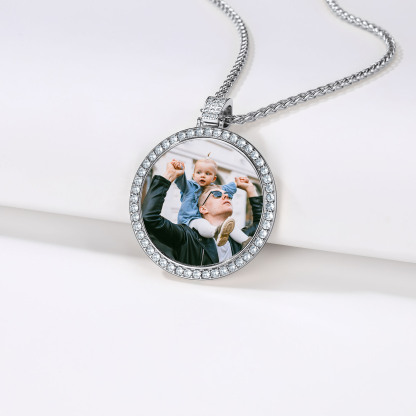 Collier Pendentif Personnalisé avec Photo et Zircon Cubique pour Hommes et Femmes Scène