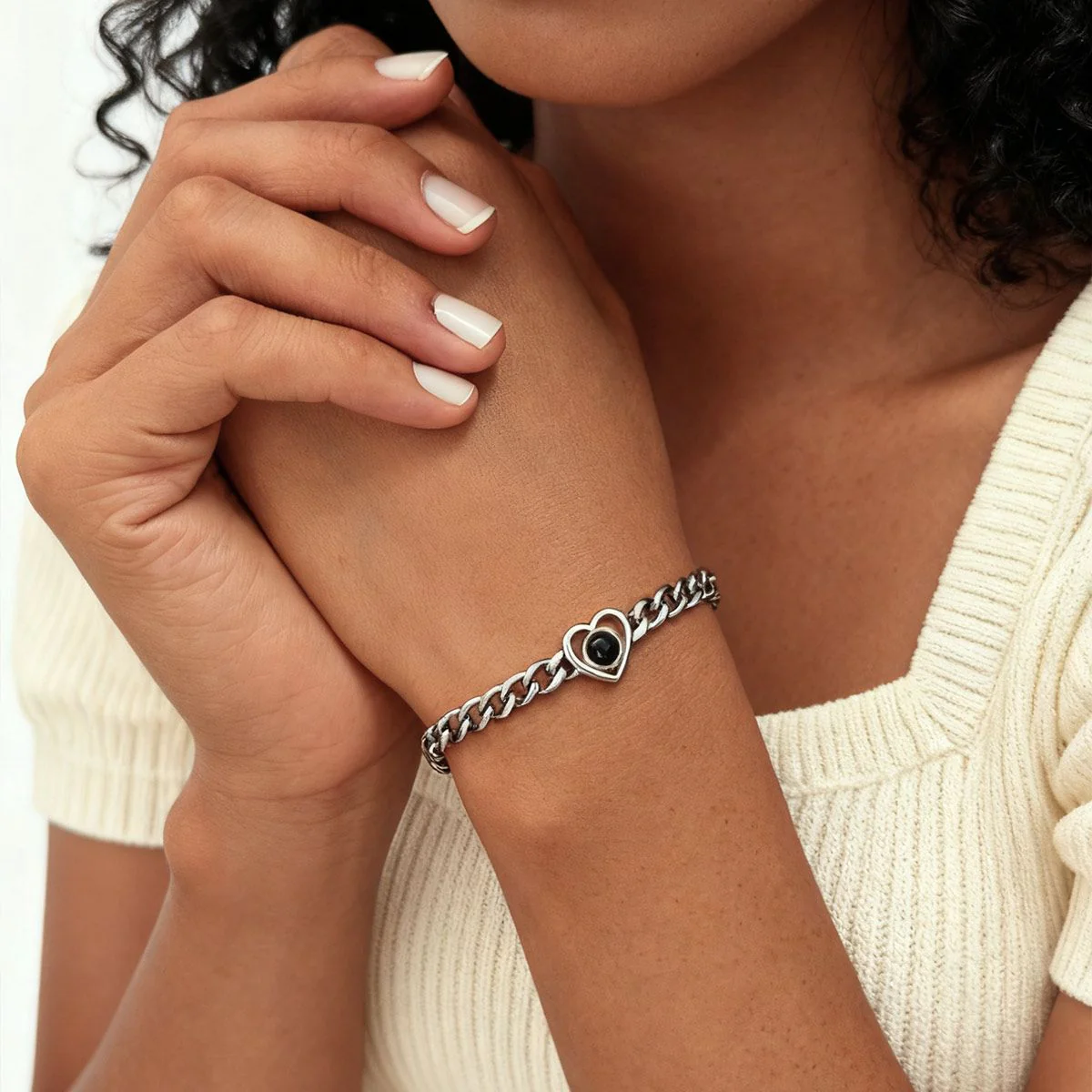 Bracelet Chaîne Personnalisé avec Cœur et Photo en Projection