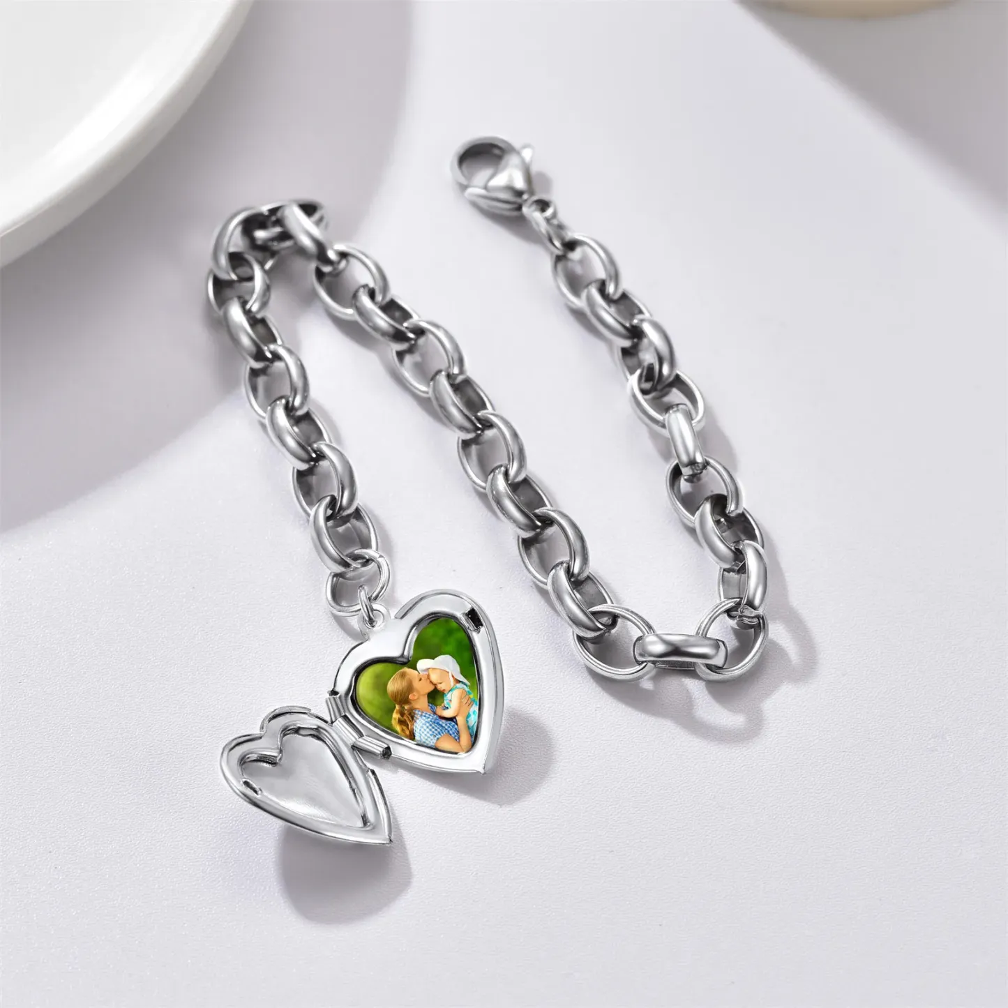  Bracelet Personnalisé avec Nom Gravé et Médaillon Photo Cœur  Scène