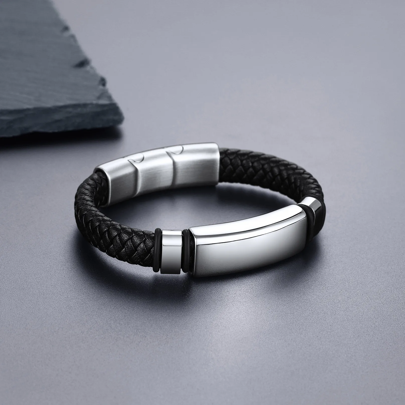 Bracelet en Cuir Tressé Personnalisé avec Plaque d'Identification Gravée pour Homme Argenté