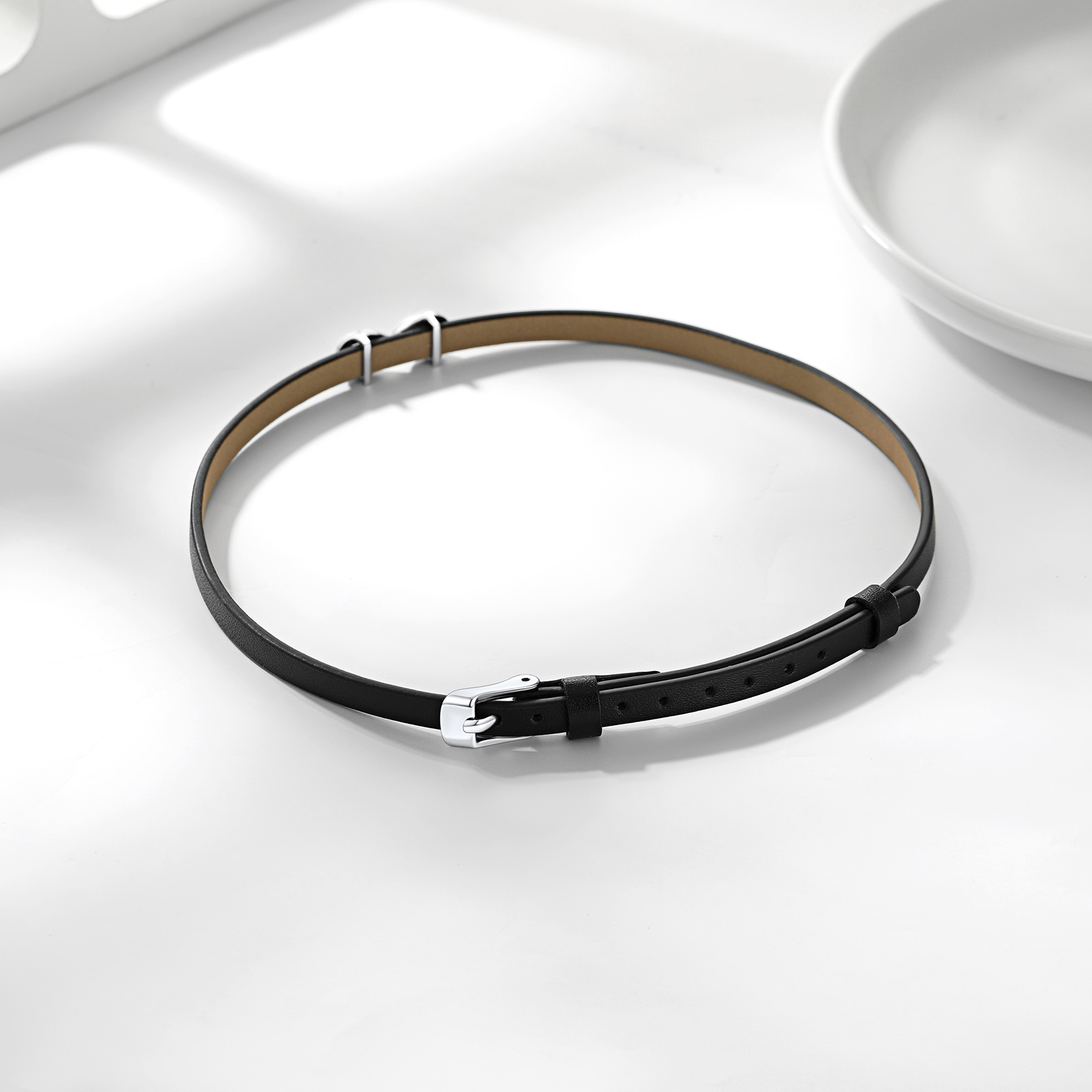 Collier Ras-de-Cou en Cuir Gravé pour Femme