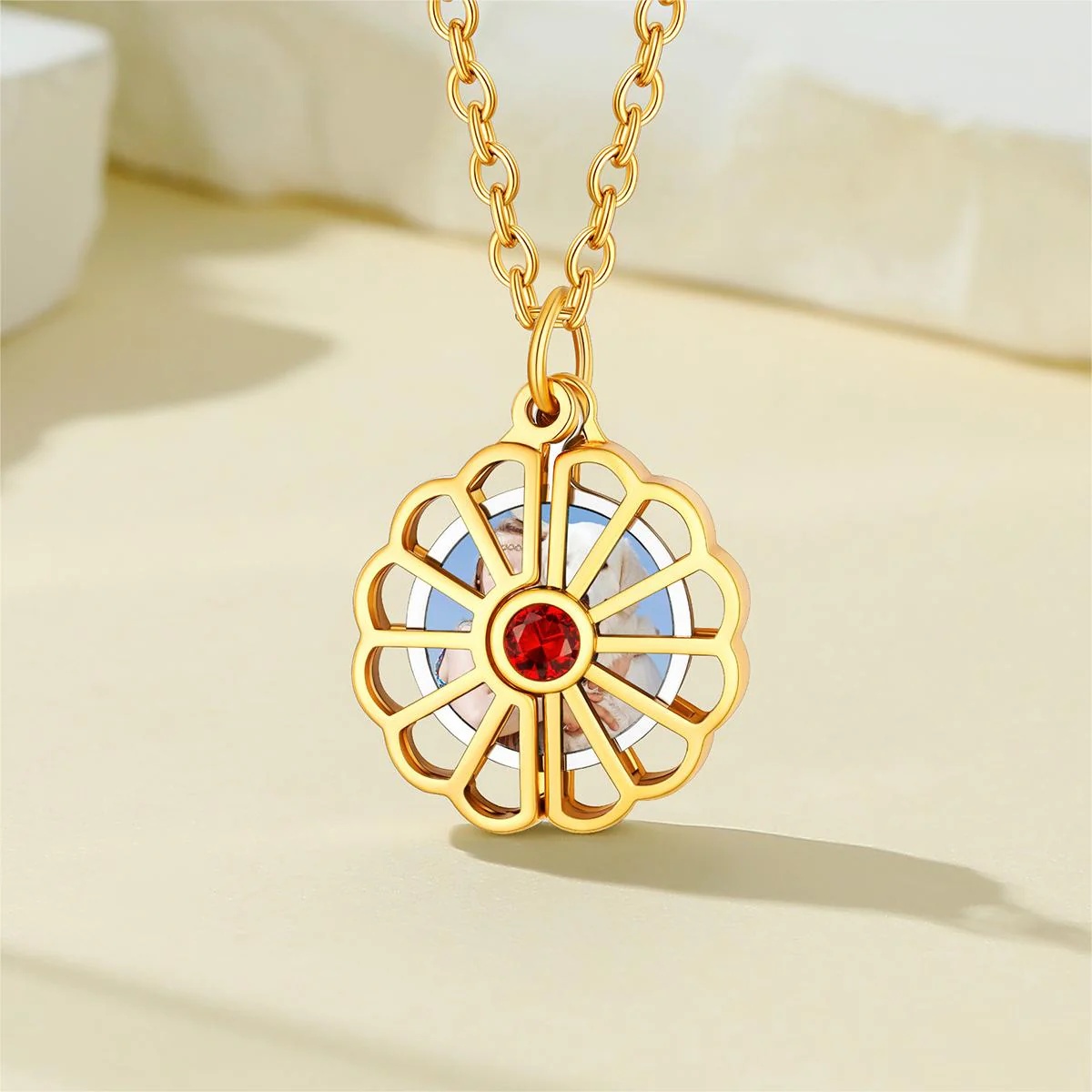 Collier Médaillon Fleur de Pierre de Naissance or 