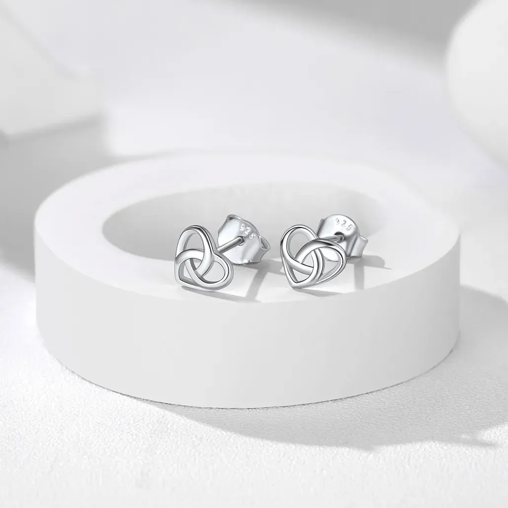 Boucles d’Oreilles Clous Cœur Nœud Celtique en Argent Sterling