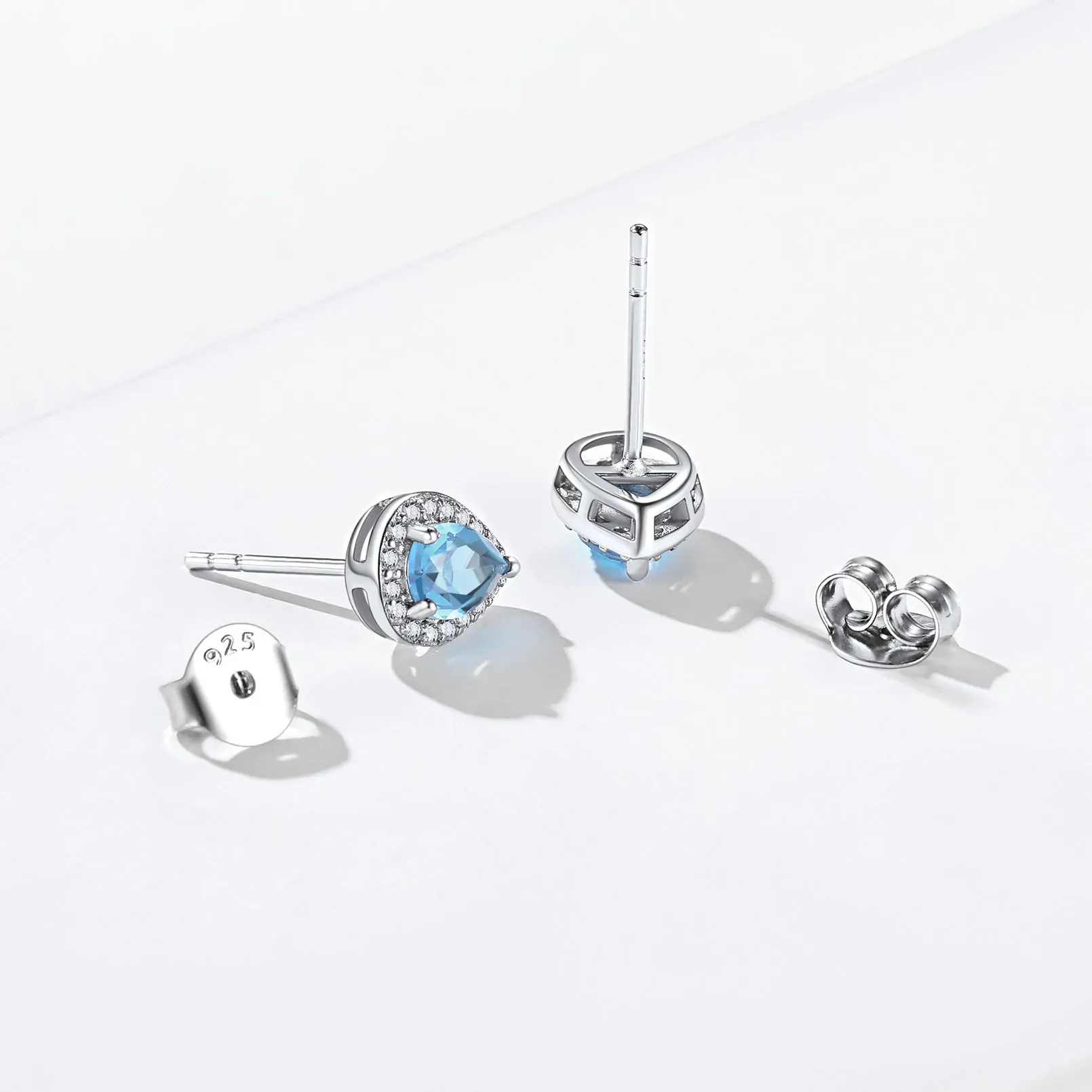 Boucles d’Oreilles Clous en Argent Sterling avec Pierre de Naissance mars