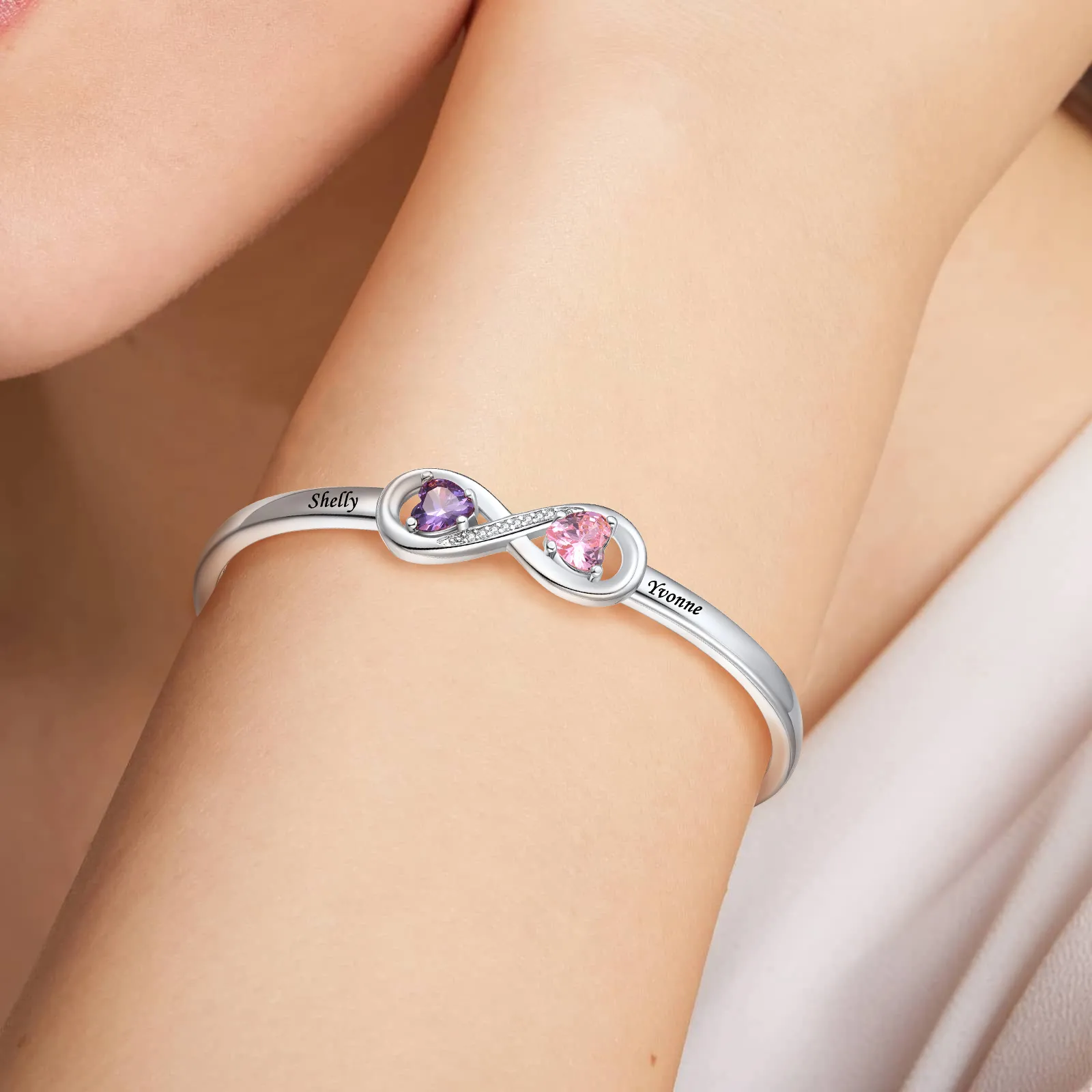 Bracelet Jonc Infini Personnalisé avec Pierres de Naissance et Noms Gravés pour Femme Modèle