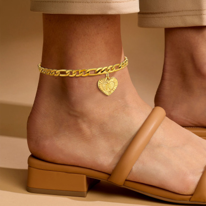 Bracelet de Cheville Chaîne Figaro avec Charm Cœur et Initiale pour Femme