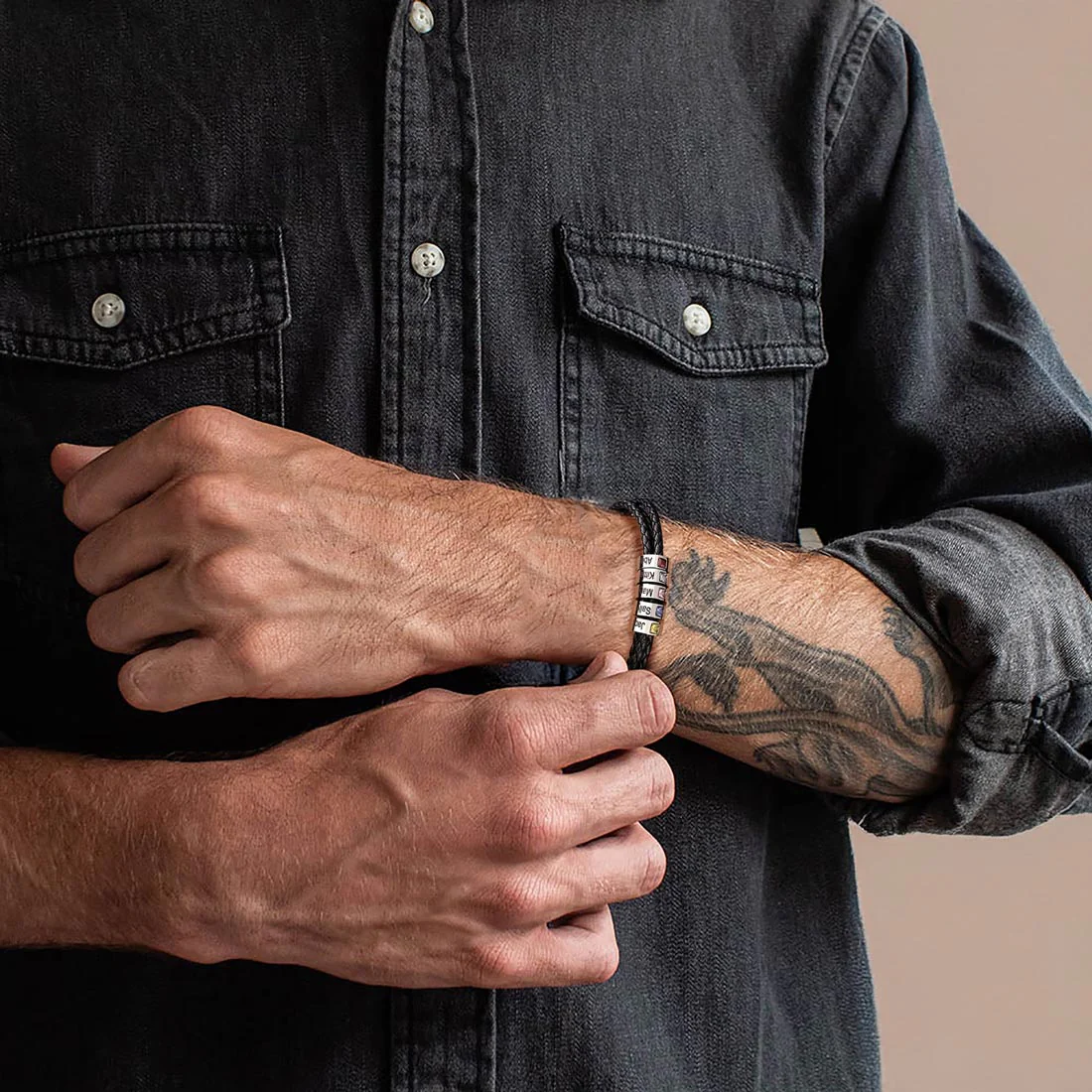 Bracelet en Cuir Personnalisé avec Perles Gravées et Pierre de Naissance