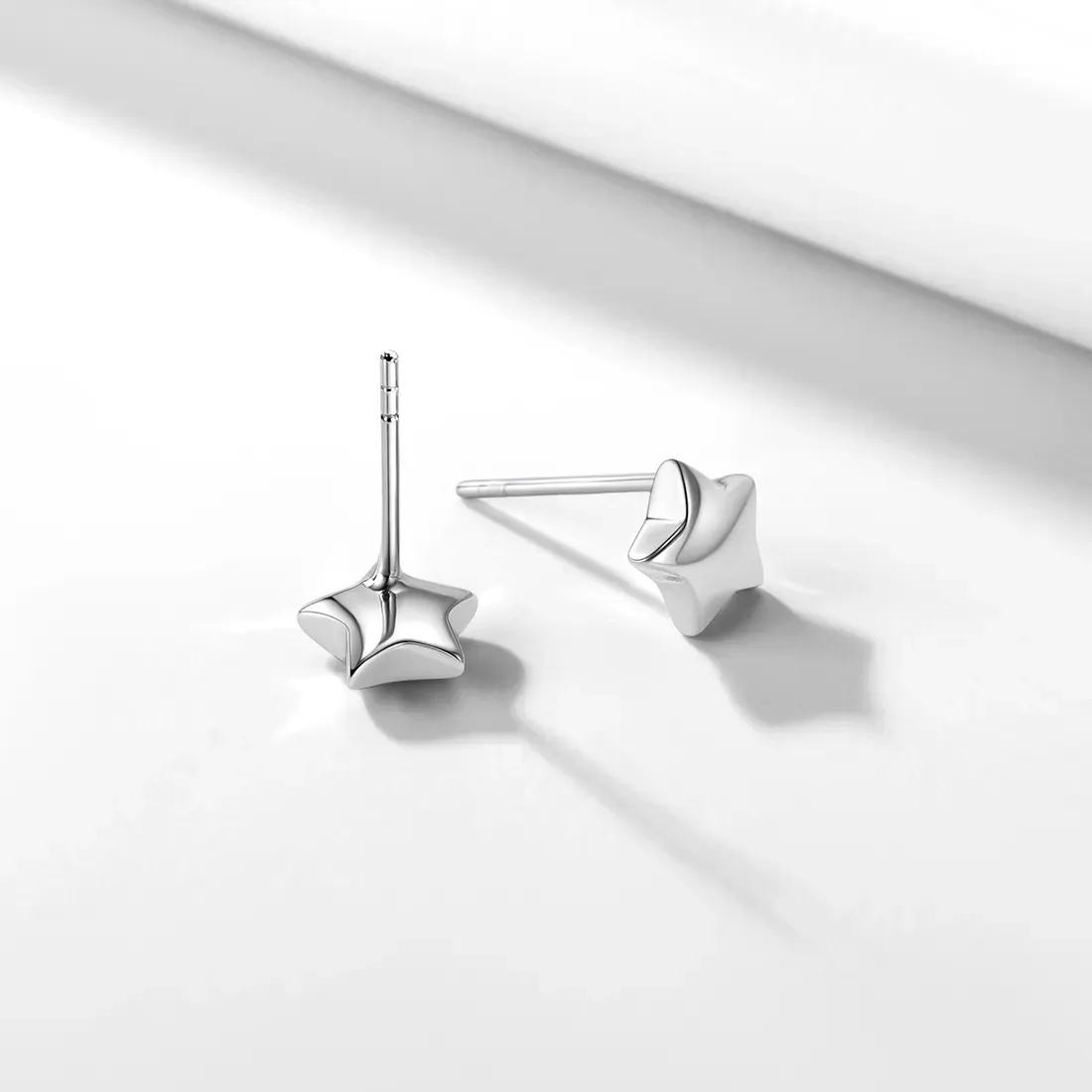 Boucles d'Oreilles Stud Étoile Personnalisées avec Gravure Initiale Argenté