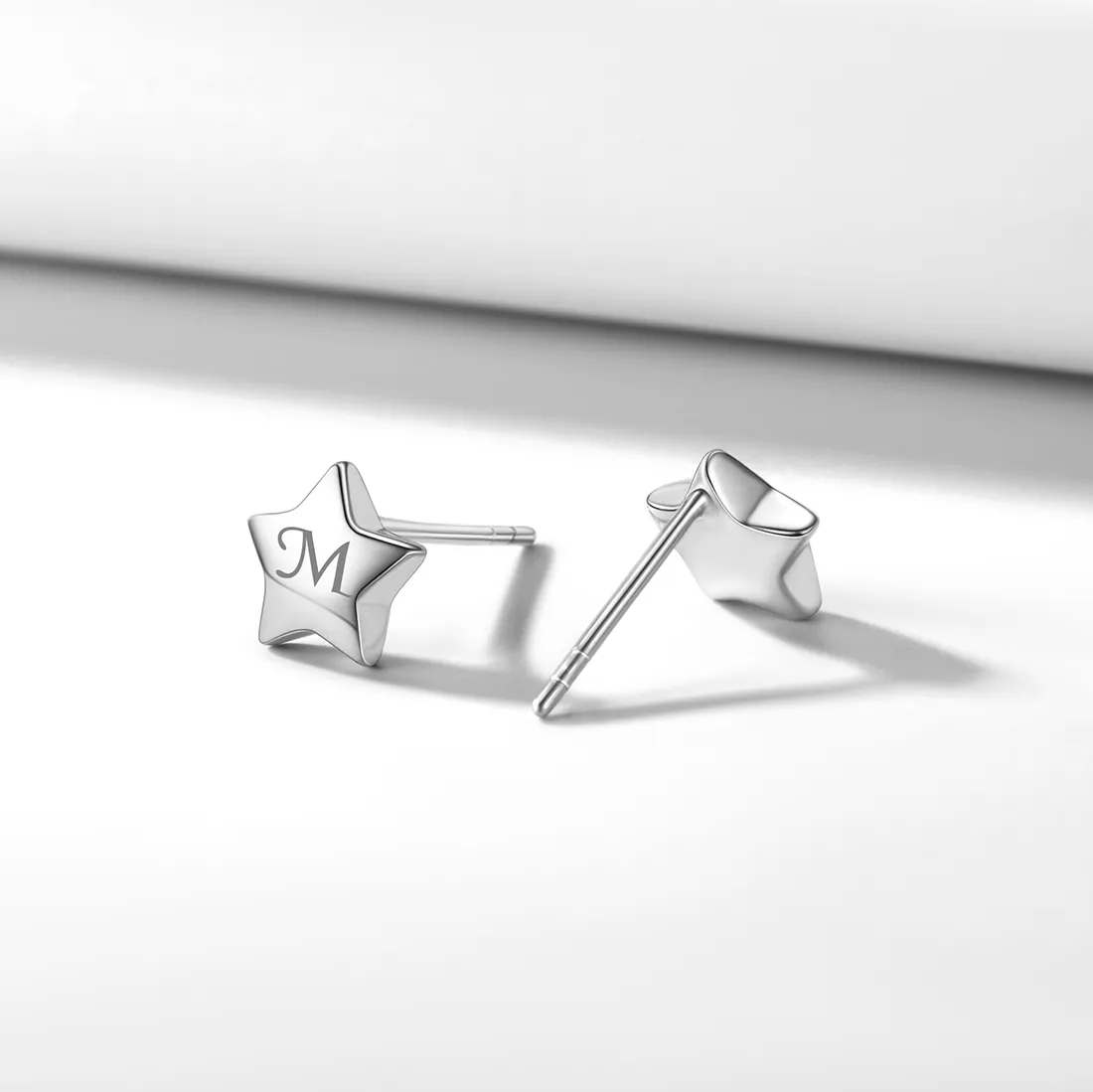 Boucles d'Oreilles Stud Étoile Personnalisées avec Gravure Initiale en Argent 925  Argenté