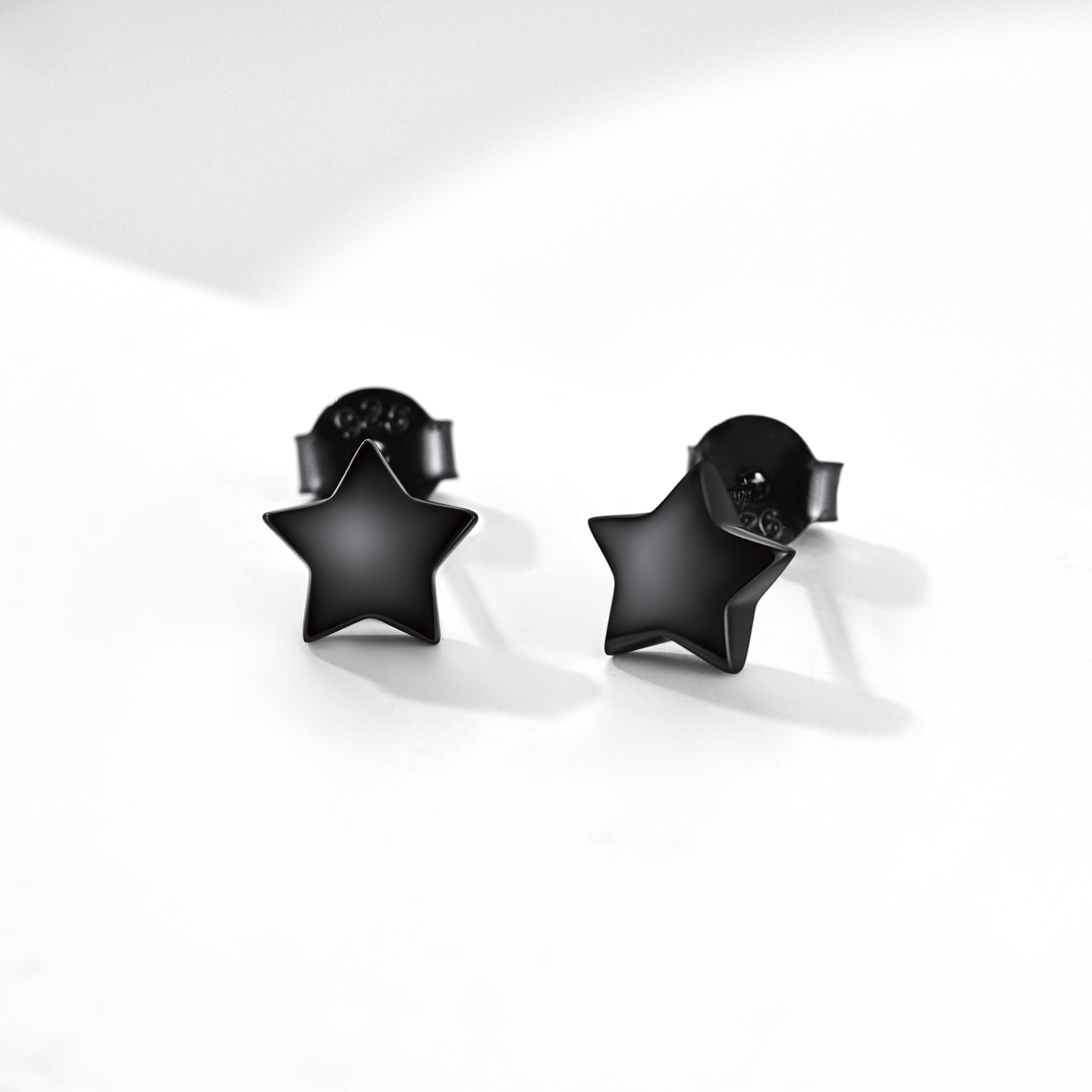 Boucles d'Oreilles Stud Personnalisées avec Gravure Initiale en Argent 925 pour Femmes