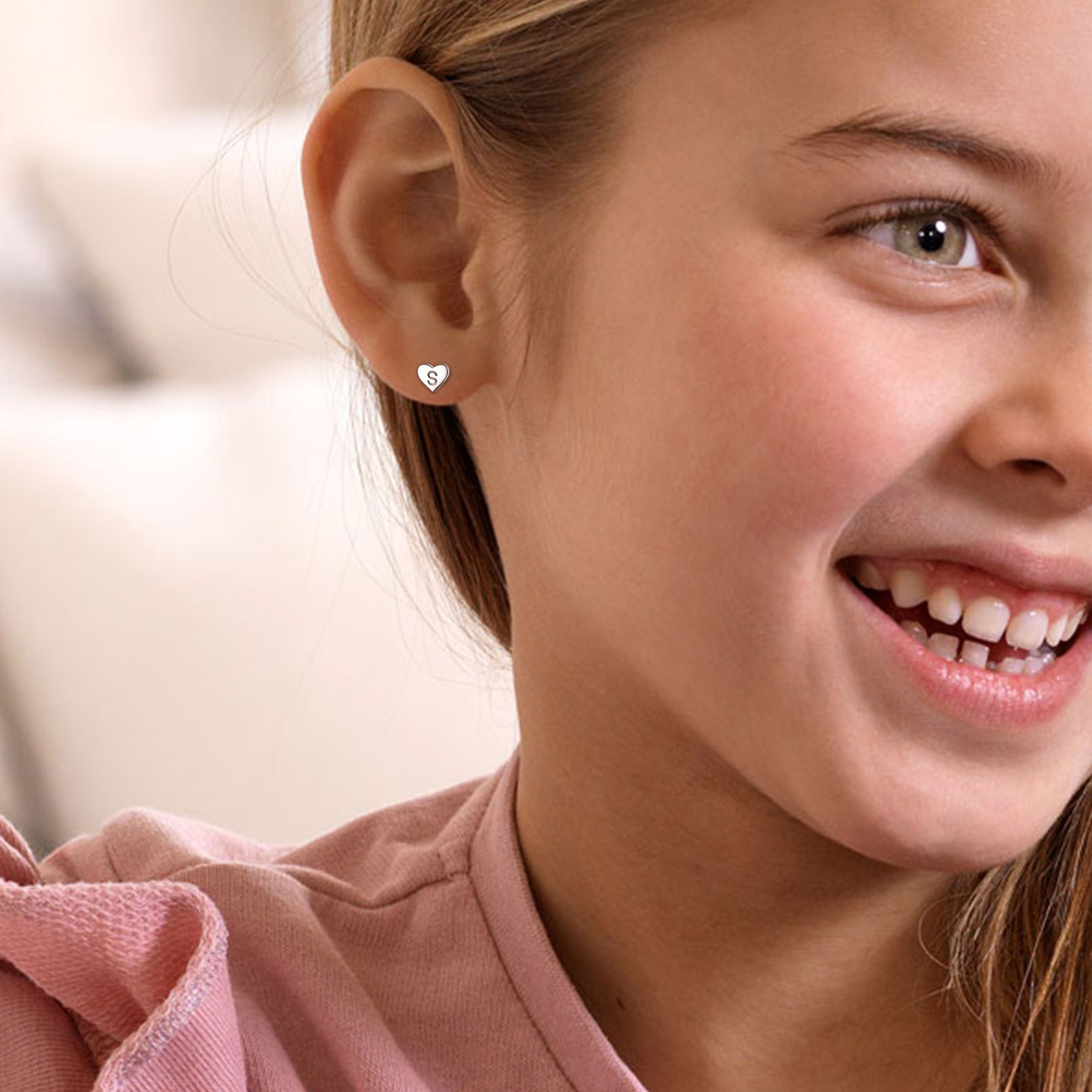 Boucles d’Oreilles Clous Cœur avec Initiale en Argent Sterling