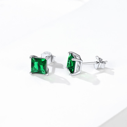 Clous avec Pierre de Naissance