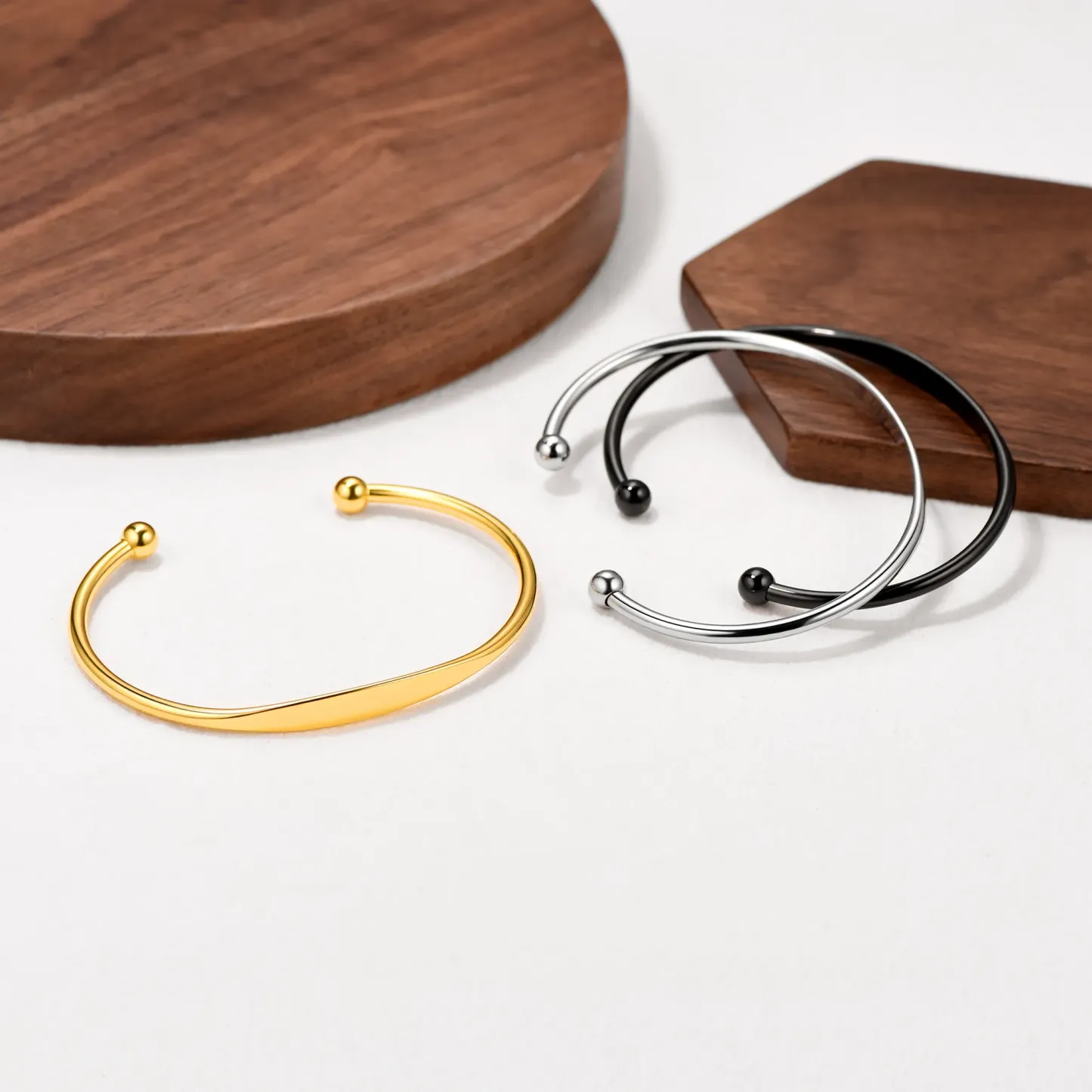 Bracelet Manchette Personnalisé Gravé avec Nom pour Femme Collection