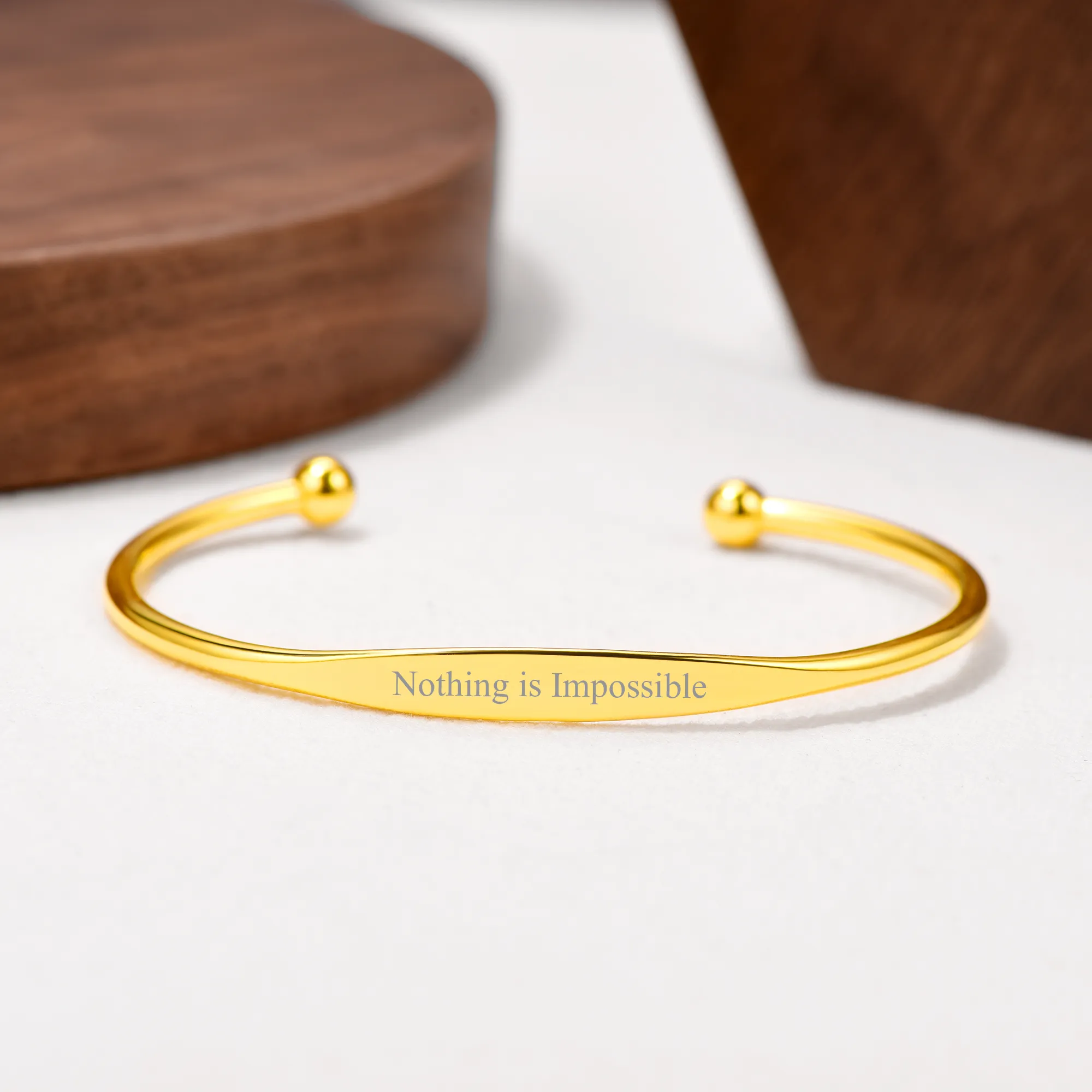 Bracelet Manchette Personnalisé Gravé avec Nom pour Femme Or