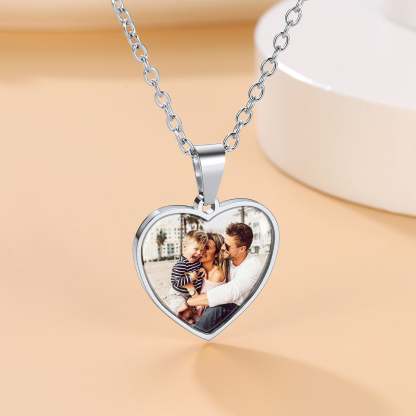 Collier Photo Personnalisé en Forme de Cœur Gravé Scène
