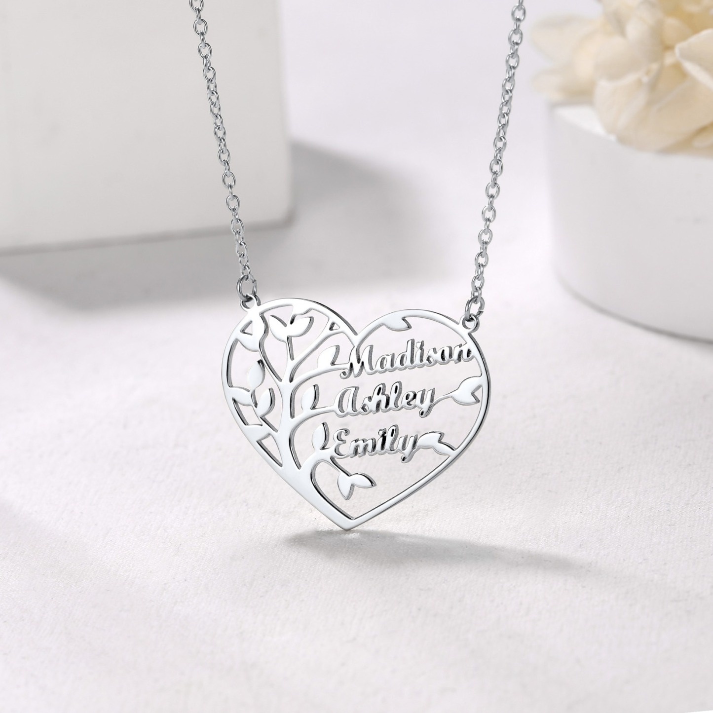 Collier Arbre de Vie en Coeur Personnalisé avec Prénoms pour Maman