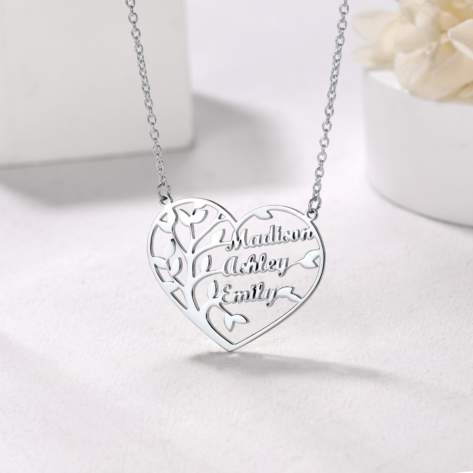 Collier Arbre de Vie en Coeur Personnalisé avec Prénoms pour Maman