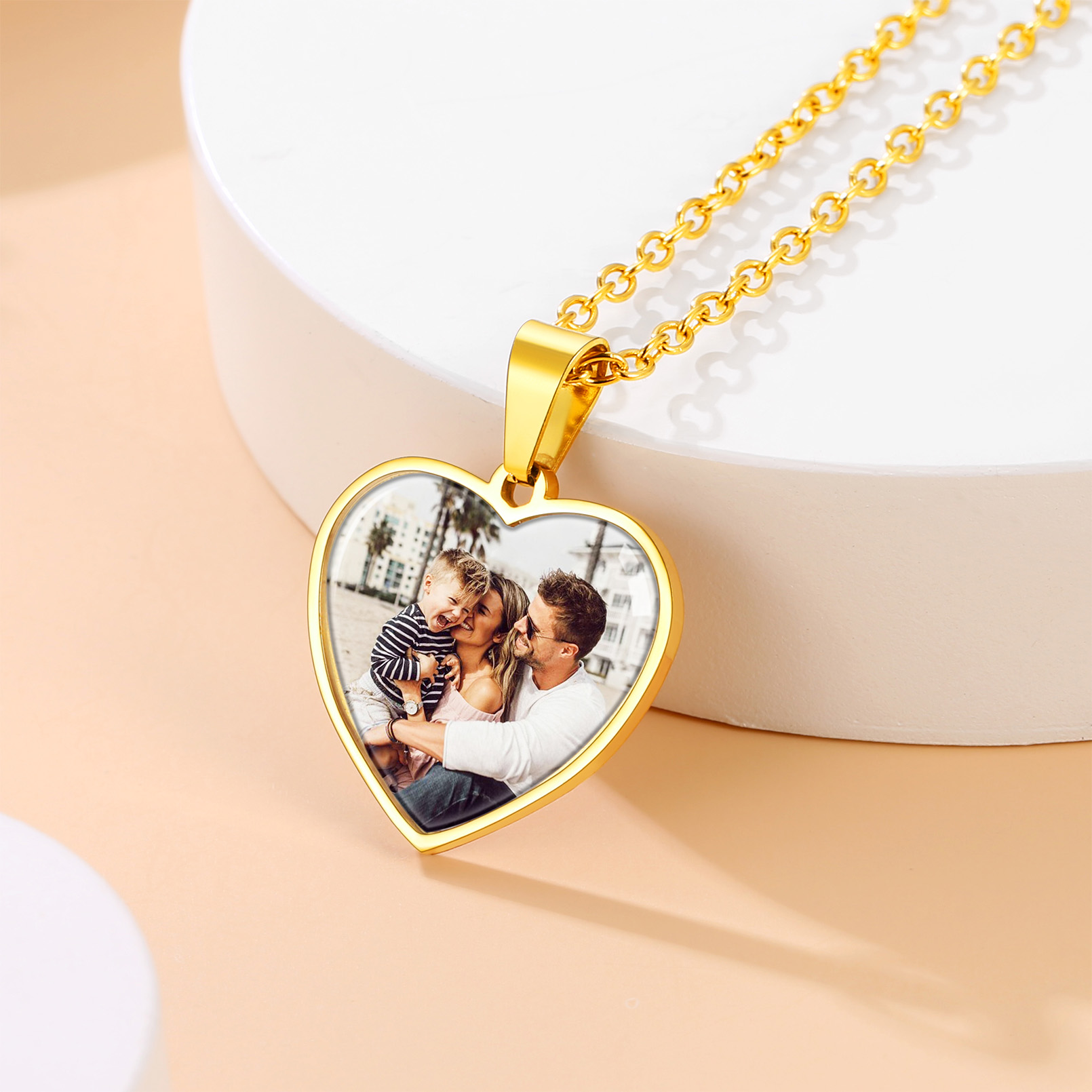 Collier Pendentif Cœur Personnalisé avec 2 Photos pour Femme Scène