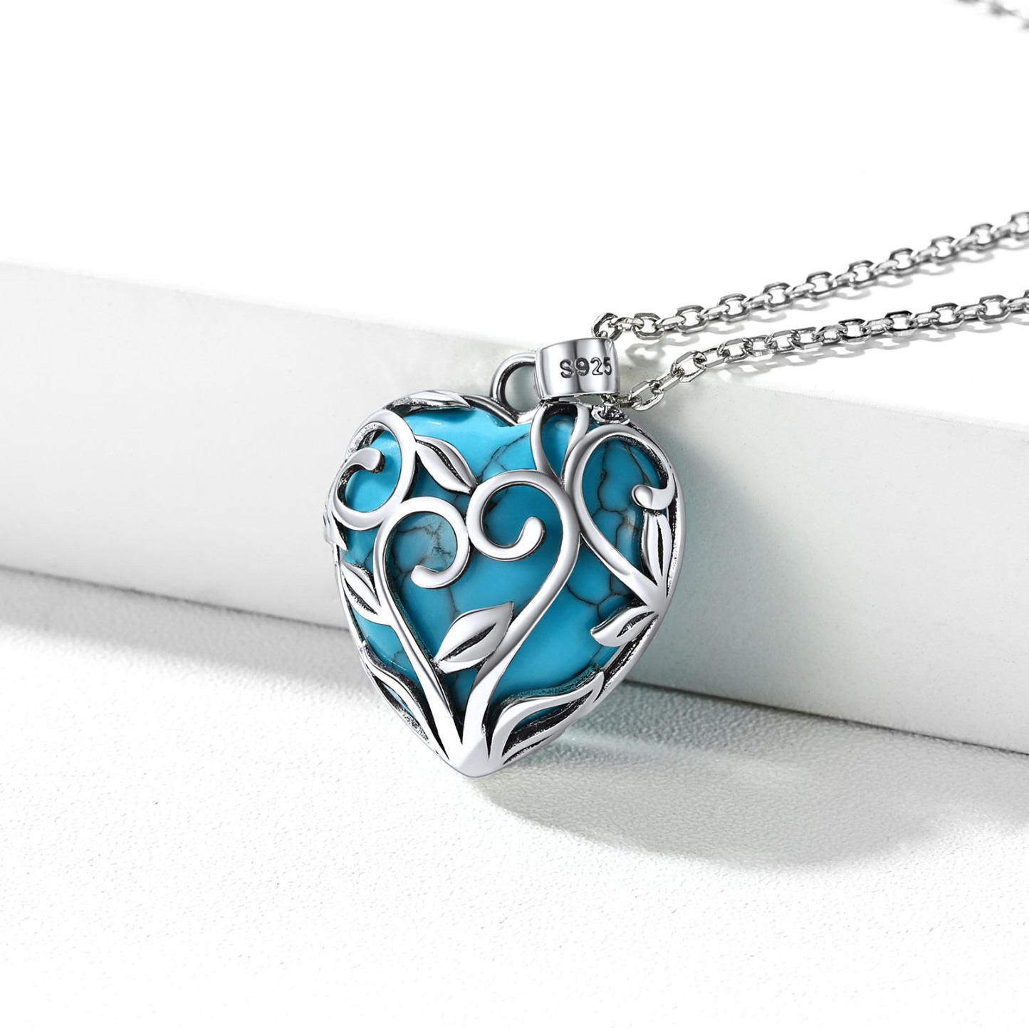 Collier Arbre de Vie avec Pierre de Naissance pour Femme Scène