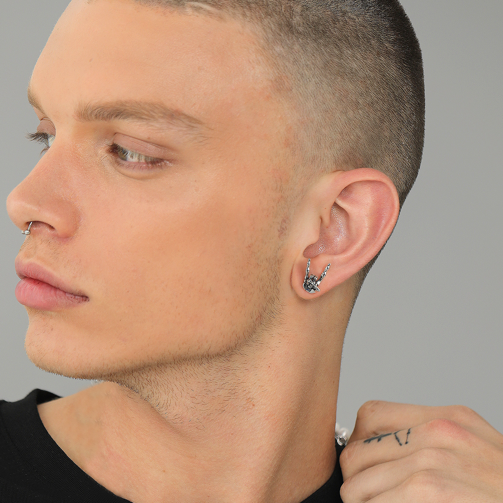 Homme  Clous d'Oreilles Crâne Main Punk 
