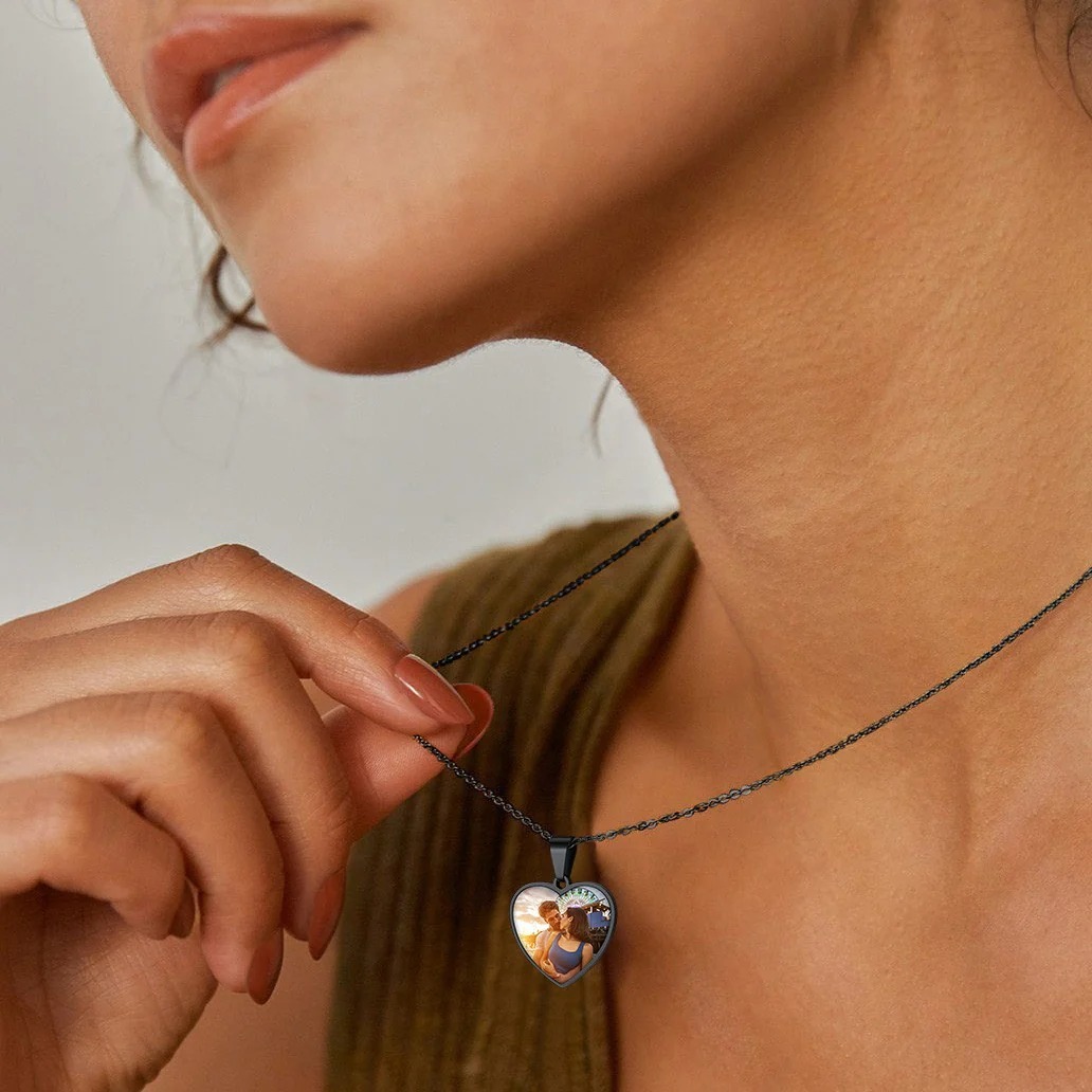 Collier Cœur avec Photo et Calendrier Gravé Personnalisé Modèle