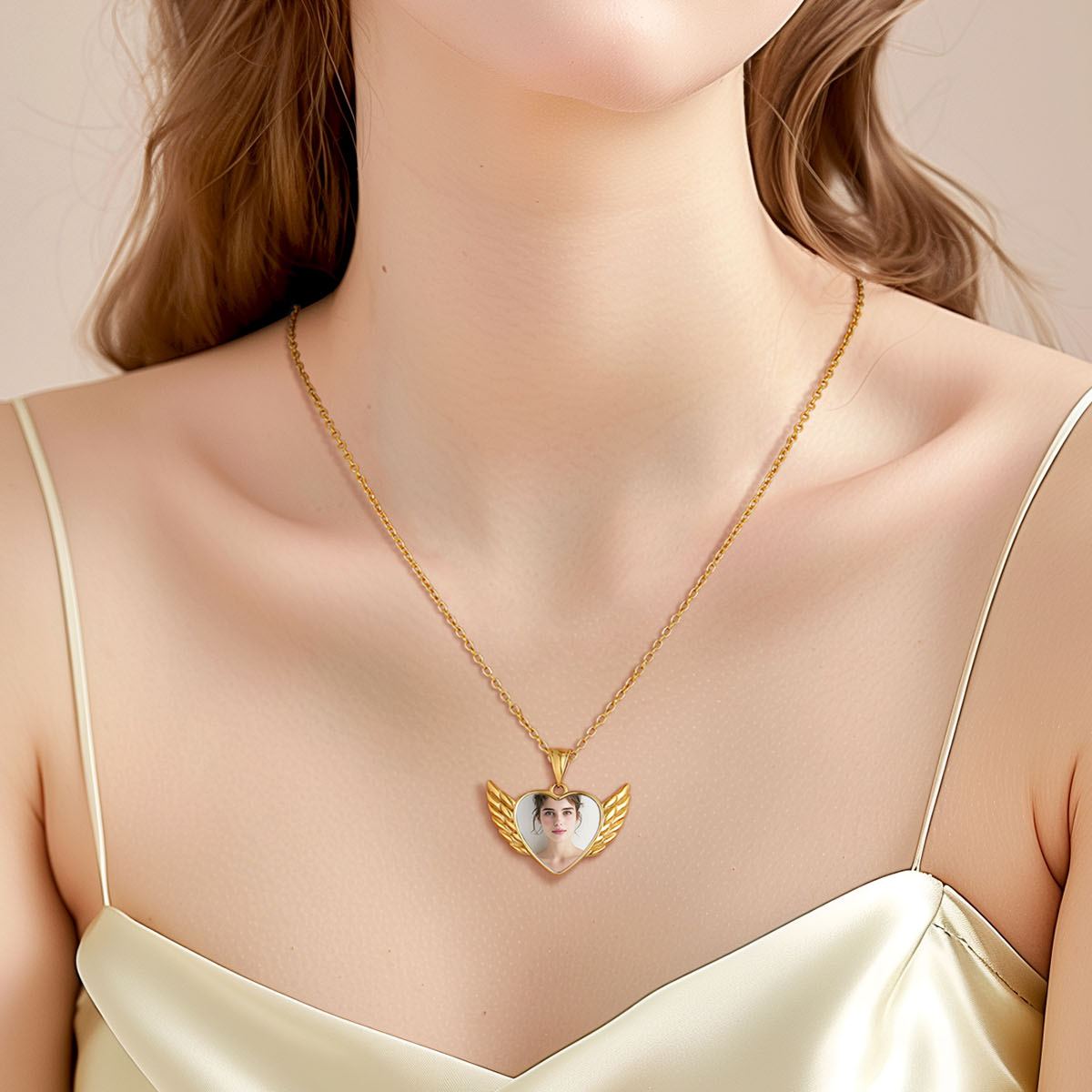 Collier Cœur Ailes d’Ange Personnalisé avec Photo et Gravure pour femme