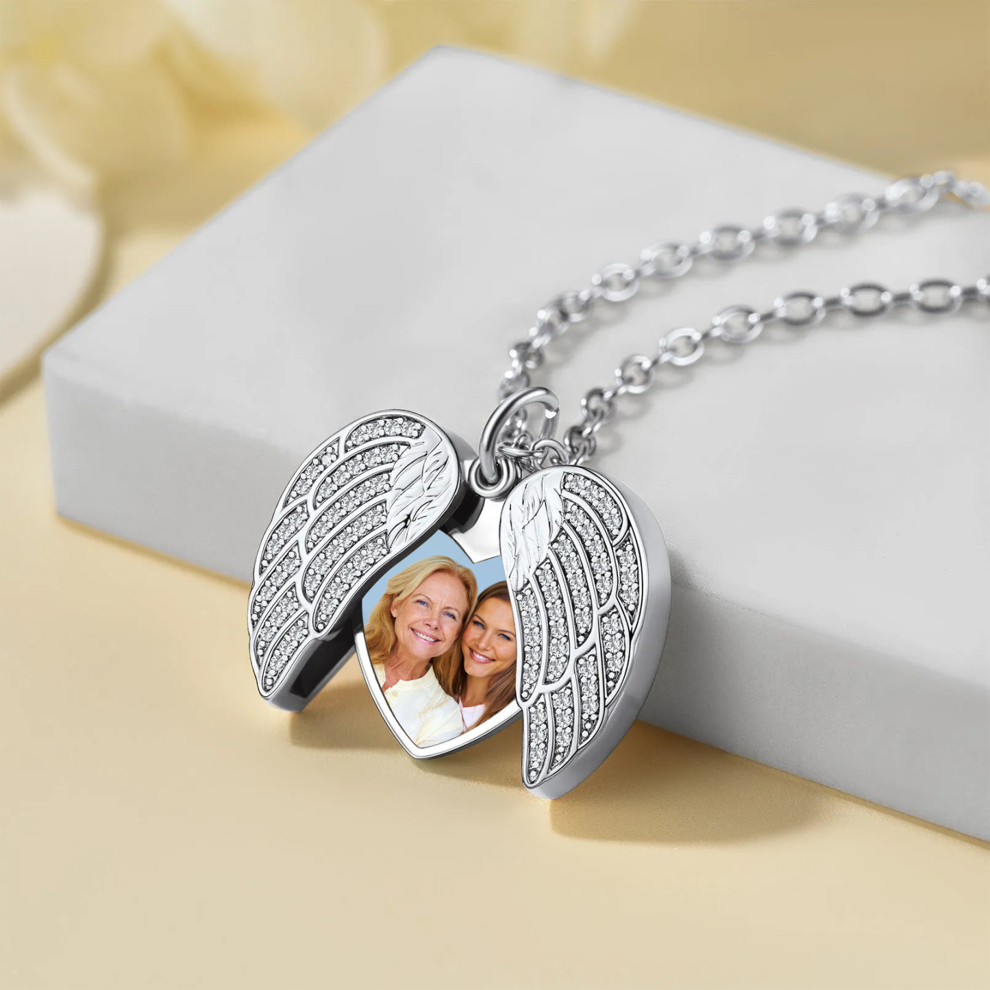 Collier Médaillon Cœur Ailes d'Ange Personnalisé 