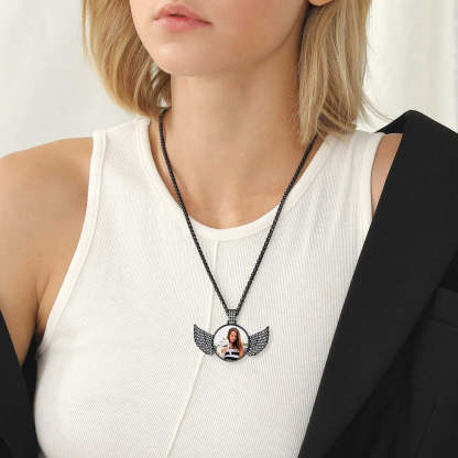 Collier Photo Ailes d’Ange Personnalisé avec Date Calendrier Gravée Modèle