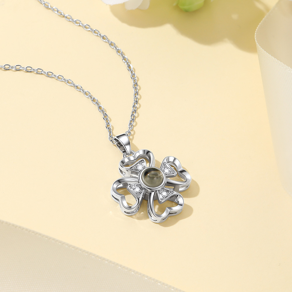 Collier Trèfle avec Photo Projection