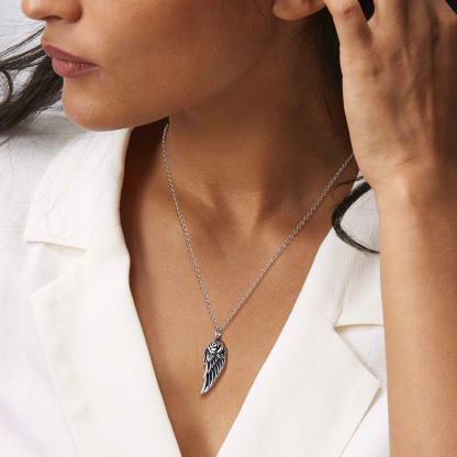 Collier Urne Funéraire Ailes d’Ange Gravé Personnalisé pour femme