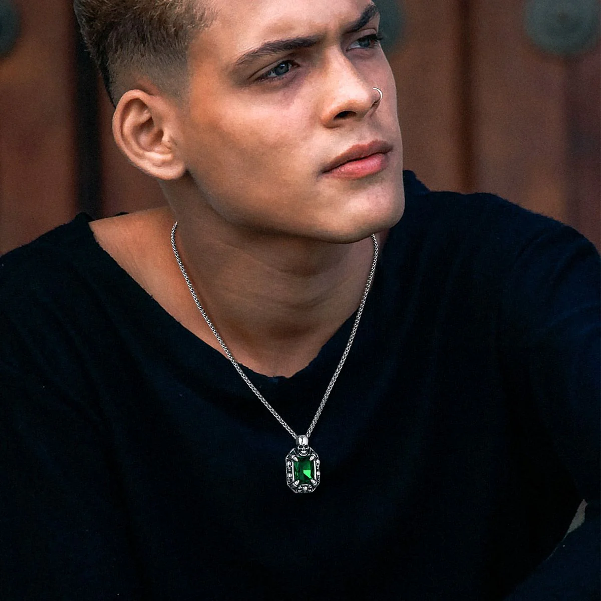 Collier homme Gothique Crâne Vintage Puissant avec Pierre Mystique