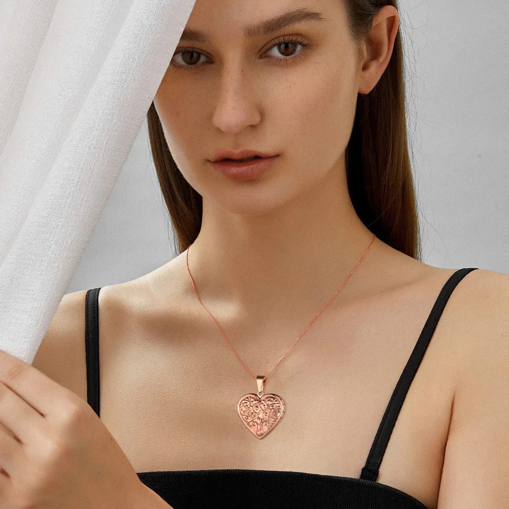 Collier Médaillon Cœur Personnalisé pour Femme Modèle