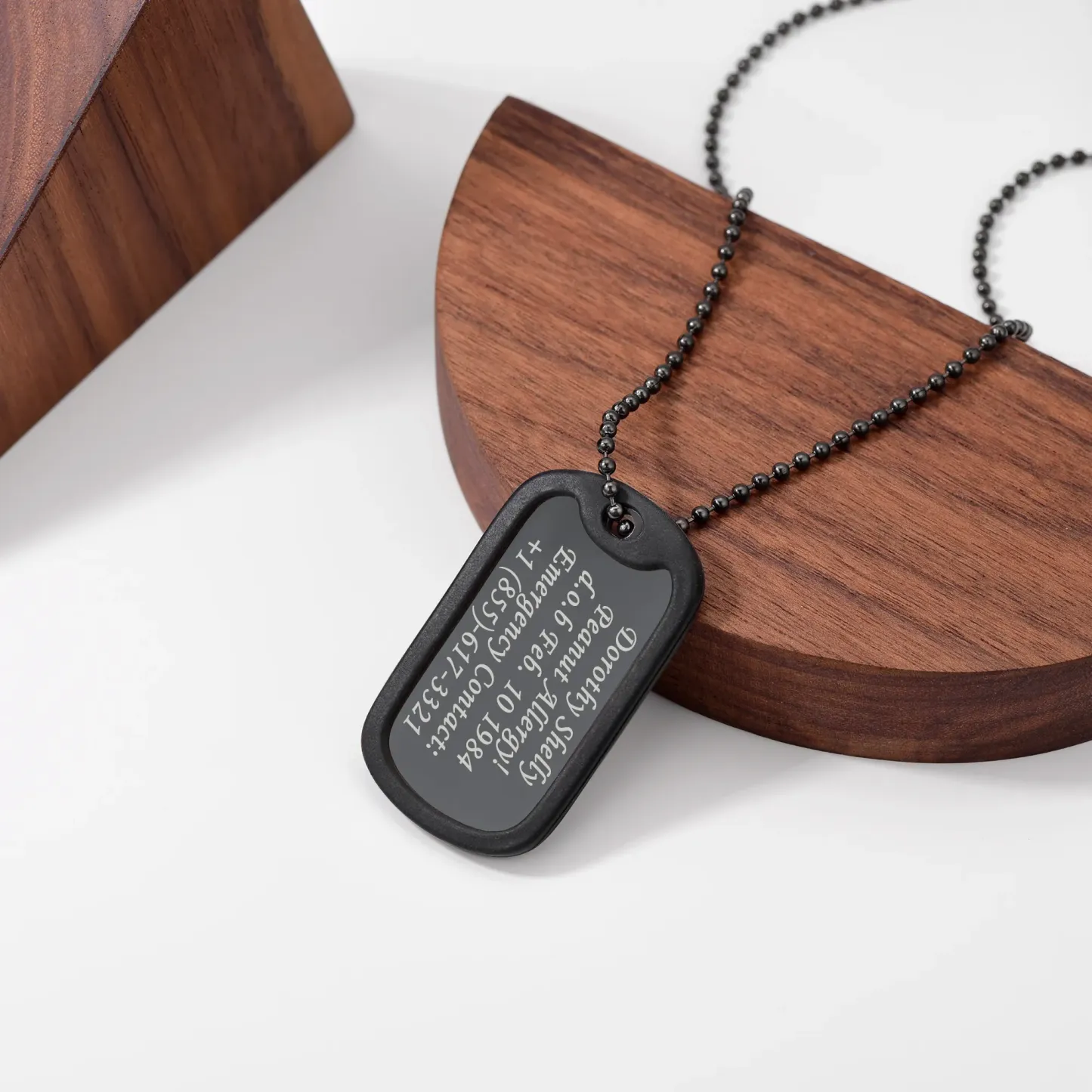  Collier Personnalisé avec Plaque en Acier Inoxydable et Chaîne à Billes Scène