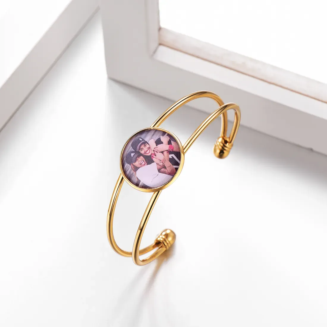 Bracelet manchette personnalisé avec photo et gravure Scène